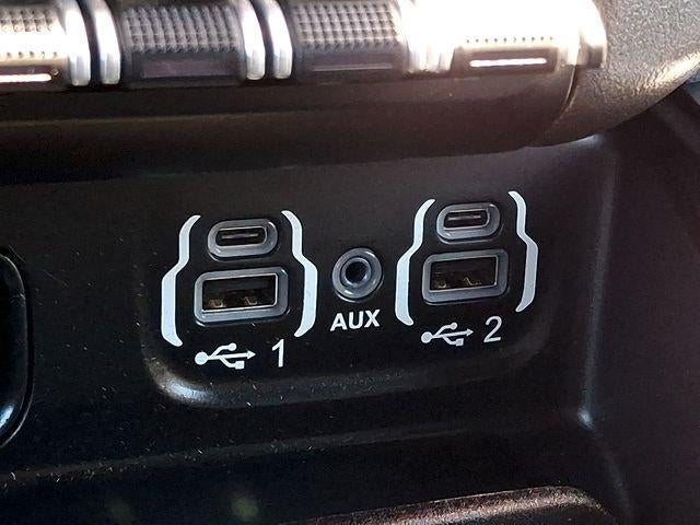 2021 RAM 1500 Laramie 4x4 Crew Cab 5'7" Box