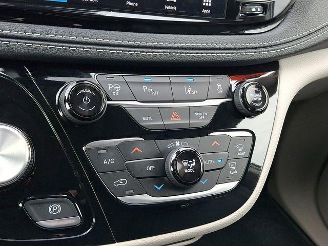 2023 Chrysler Pacifica Hybrid Touring L FWD