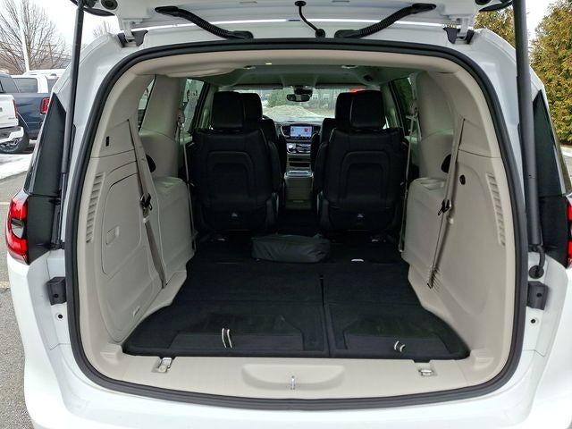 2023 Chrysler Pacifica Hybrid Touring L FWD