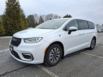 2023 Chrysler Pacifica Hybrid Touring L FWD