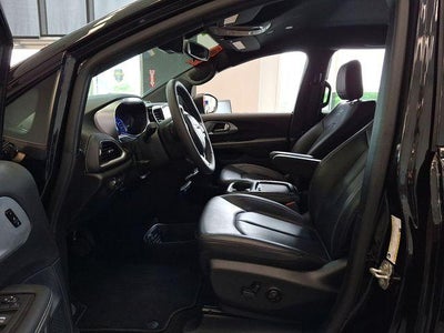 2023 Chrysler Pacifica Hybrid Touring L FWD