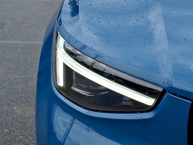 2025 Volvo XC40 B5 AWD Ultra Dark Theme