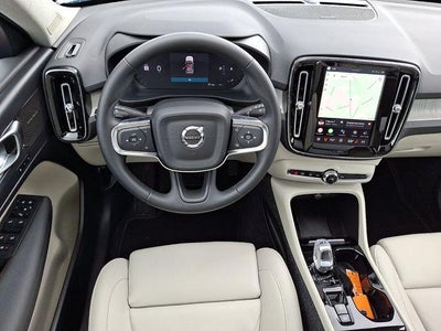 2025 Volvo XC40 B5 AWD Ultra Dark Theme