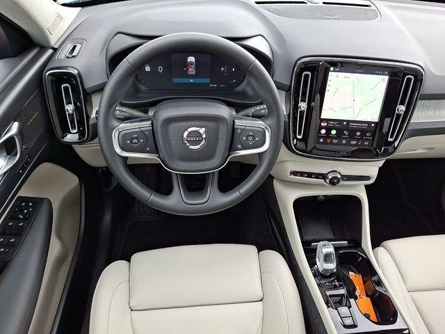 2025 Volvo XC40 B5 AWD Ultra Dark Theme