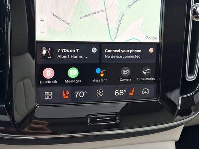2025 Volvo XC40 B5 AWD Ultra Dark Theme