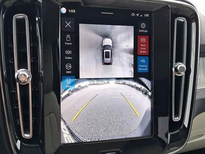 2025 Volvo XC40 B5 AWD Ultra Dark Theme