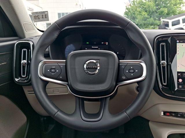 2025 Volvo XC40 B5 AWD Ultra Dark Theme