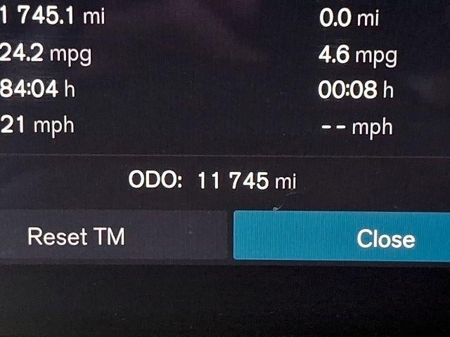 2025 Volvo XC40 B5 AWD Ultra Dark Theme