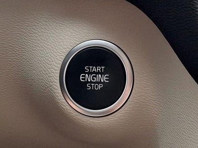 2025 Volvo XC40 B5 AWD Ultra Dark Theme