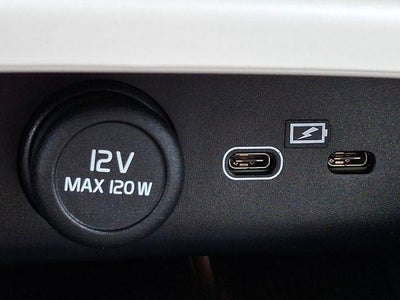 2025 Volvo XC40 B5 AWD Ultra Dark Theme