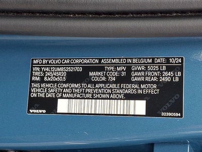 2025 Volvo XC40 B5 AWD Ultra Dark Theme