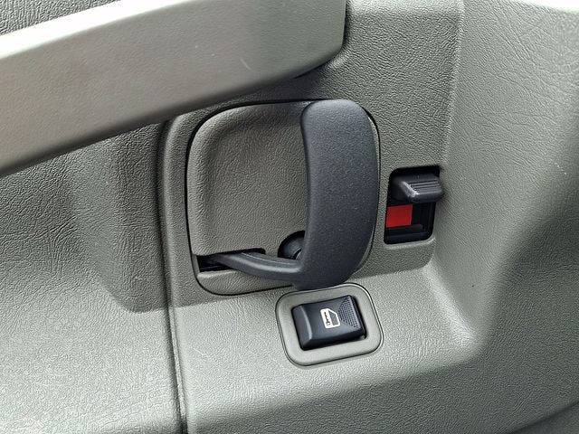 2025 Chevrolet Express Passenger 1LT