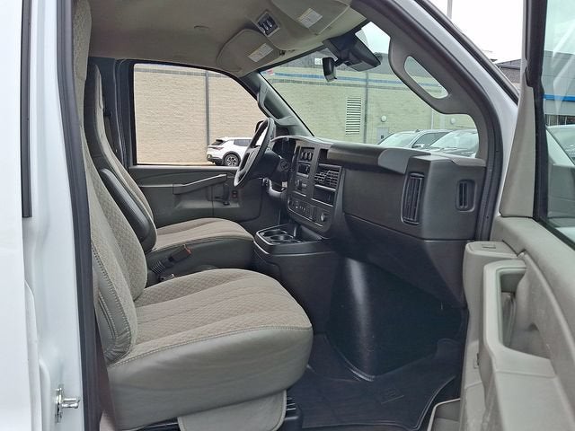 2025 Chevrolet Express Passenger 1LT