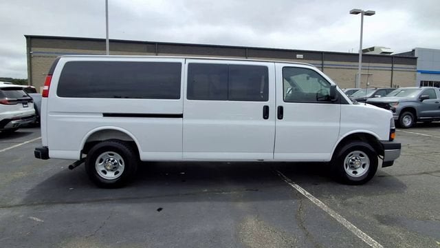 2025 Chevrolet Express Passenger 1LT