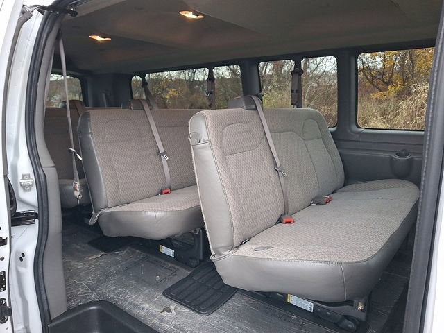 2024 Chevrolet Express Passenger 3500 1LT