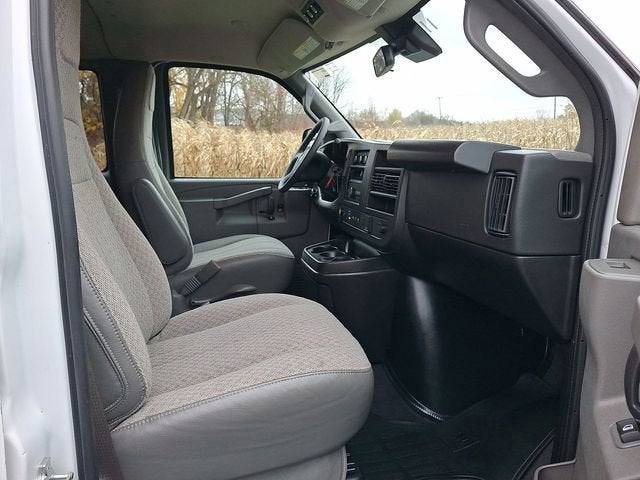 2024 Chevrolet Express Passenger 3500 1LT