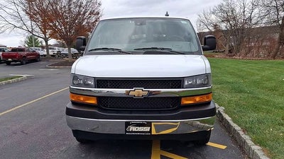2024 Chevrolet Express Passenger 3500 1LT