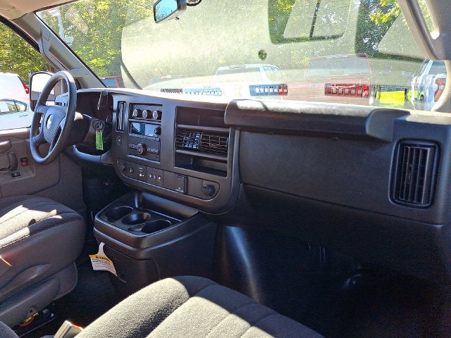 2025 Chevrolet Express Cargo WT