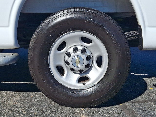 2025 Chevrolet Express Cargo WT