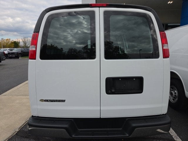 2025 Chevrolet Express Cargo WT