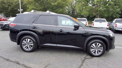 2024 Nissan Pathfinder SL 4WD