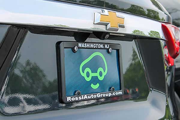 A carbravo logo license plate with a rossi plate cover